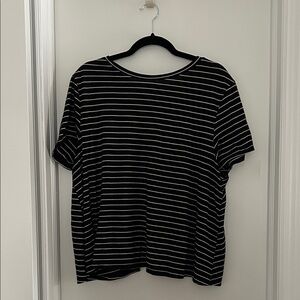 Old Navy Black and White Striped Short Sleeve Tee